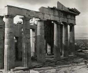 Athen. Akropolis. Propyläen (437-431ante; Mnesikles). Osthalle