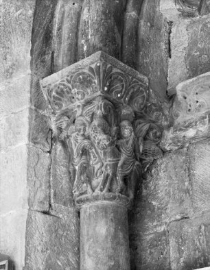 Westportal — Türsturz: Szenen aus dem Leben des heiligen Hilarius
