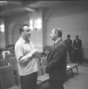 Gewandhauskapellmeister Kurt Masur bei der Probe mit dem Gewandhausorchester. Leipzig, Kongreßhalle, 02.09.1970
