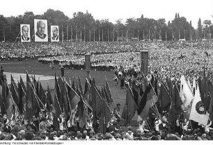 Dresden. Pionierorganisation "Ernst Thälmann". I. Pioniertreffen, Appell, 18.-25. August 1952