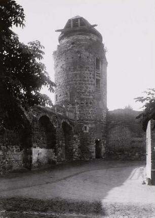 Zons, Mühlenturm : Zons. Stadtbefestigung. Mühlenturm mit Basaltschichten gemauert, später zur Windmühle umgebaut
