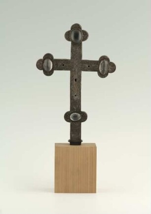 Kleines Reliquienkreuz aus dem Schatz des Stiftes St. Dionysius zu Enger/Herford