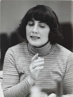 Renate Holland-Moritz in Pablo-Nerudo-Bibliothek Berlin
