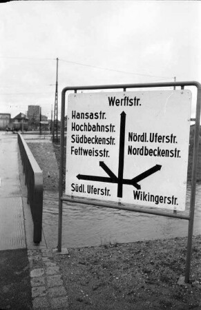 Straßenbeschilderung im Städtischen Rheinhafen.