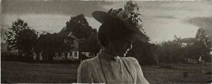 Bildnisstudie in einer Landschaft (Helene Erfurth)
