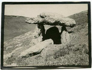 [Dolmen]