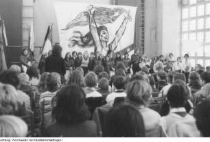 Dresden, Johannstadt, Albrecht-Dürer-Straße. 52. POS Dresden (Prof. Leupold), Solidaritäts-Meeting mit Karl Friedemann (Arbeiterveteran, Verfolgter des Naziregimes (VdN) und Spanienkämpfer (1936-1939)) für das unterdrückte Volk Chiles, 1974 & Schule, 1974-1975