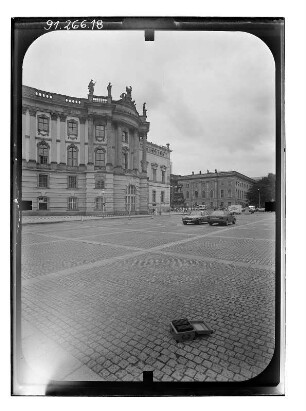 Berlin : August-Bebel-Platz, Kommode