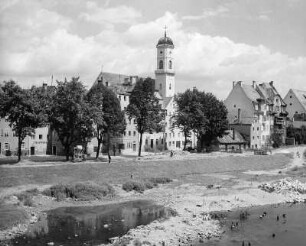 Regensburg. Stadtteilansicht mit Blick nach Nordosten. Stadtbezirk Stadtamhof mit Pfarrkirche St. Andreas
