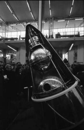 Brüssel: Sputnik zwei [im Sowjet-Pavillon]