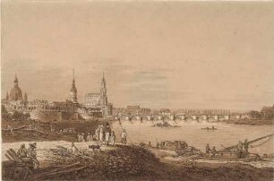 Stadtansicht von Dresden, Blick vom Ausschiffungsplatz am linken Elbufer nach Südwesten auf die Altstadt und die Augustusbrücke, im Vordergrund Boote, Arbeiter und Spaziergänger