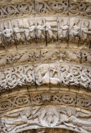 Frankreich. Poitou Charentes. Maritime. Saintes. Abbaye aux Dames. Portal. Skulptierter Rundbogen