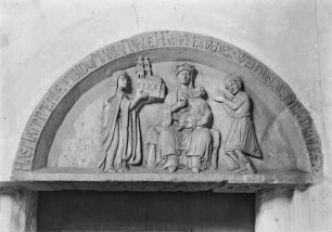 Sitzende Madonna mit Stiftern