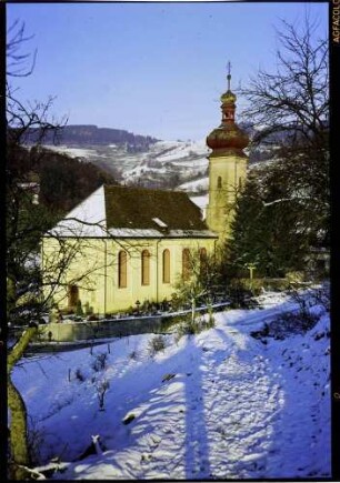 St. Ulrich: Kirche St. Ulrich im Schnee