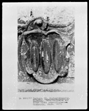 Detail-Ornament eines nicht näher bestimmbaren Grabsteines