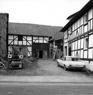 Winkelhofanlage aus Wohnhaus, Stall und Scheune; Eschwege, Hauptstraße 38