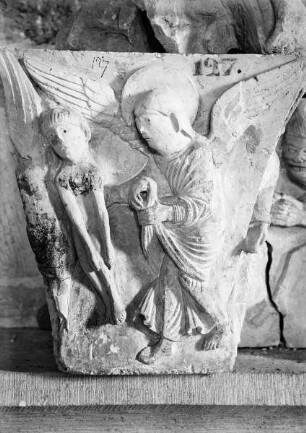 Vézelay, Fragment eines Figurenkapitells mit der Darstellung eines Engelskampfes