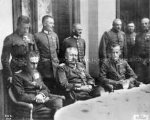 Paul von Hindengurg im Großen Hauptquartier