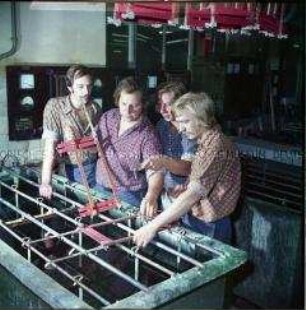 Produktion im Funkwerk Köpenick (Galvanik)