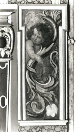 Putto mit Pflanzenranke : Putto mit Pflanzenranke. Öl? auf Holz (wohl 1655/1684; C. Schiebling und C. Wiebel zugeschrieben). Radebeul, Hoflößnitz, Berg- und Lusthaus, Berg- und Lusthaus, Wohnraum der Kurfürstin