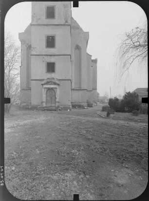 Schönwölkau-Wölkau-Kleinwölkau. Pfarrkirche (1676-1688, Gewölbeeinsturz 1969). Teilansicht von Westen