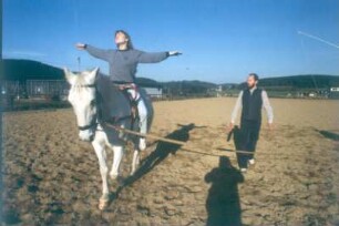 Marburg. Therapeutisches Reiten und Bewegungserziehung am Pferd im Sportunterricht der Carl-Strehl-Schule