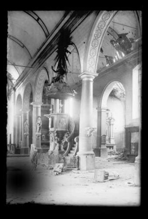 Frankreich (?), Zerschossene Kirche
