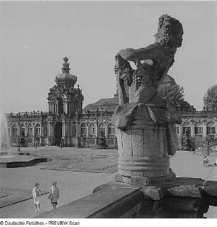 Allegorie des Herbstes : Dresden. Zwinger. Allegorie des Herbstes aus Wiederau (Kopie nach Original 1724; B. Permoser)