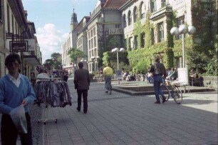 Erlangen: Fußgängerzone zwischen Instituten