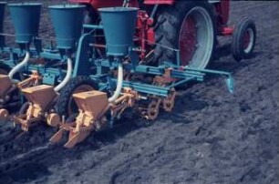 Fotografie: Sätechnik, Einzelkornsaat, Mais, Einzelkornsämaschine, Unterfußdüngung