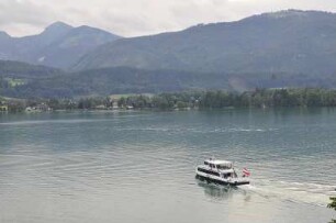 Sankt Wolfgang - Schiffsverkehr : Ein kleines Ausflugsschiff fährt von Sankt Wolfgang über den Wolfgangsee, aufgenommen 2008