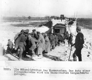 Erster Weltkrieg. Vorbereitung der Weihnachtsfeier bei einer Fliegerabteilung im Feld