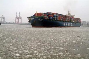 Eis auf der Elbe im Hamburger Hafen, 06.02.2006