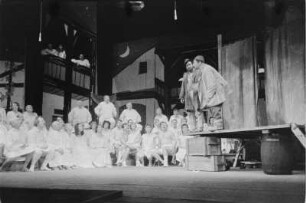 Szenenbilder aus der bayrischen Komödie "Astutuli" von Carl Orff. Mit Fred Düren als Gagler, Steffi Freund als Fundula, Carola Braunbock, Fritz Links, Georg Peter-Pilz u. a. Deutsches Theater Berlin, November 1958