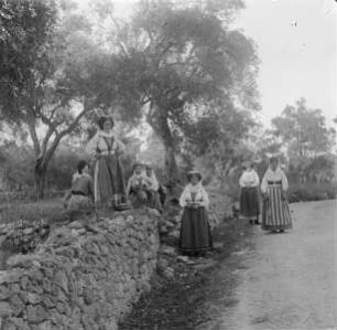 Kerkyra: Frauen in Tracht