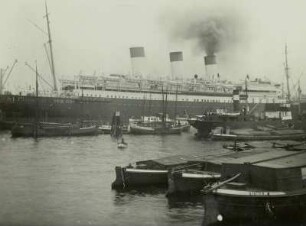 Hamburg Hafen : Ozeandampfer "Cap Polonia"