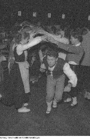 Volkskunst-Laden, Auftritt des Sächsischen Bergsteigerchor "Kurt Schlosser" Dresden, September-Dezember 1956