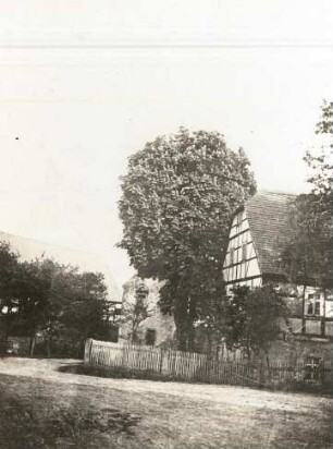 Merbitz, Dorfplatz : seit 1994 Ortsteil von Mobschatz