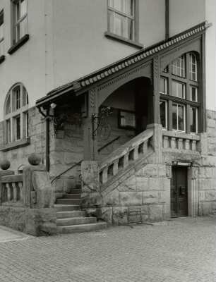 Großröhrsdorf, Rathaus, 1908/1909, M. & E. Völkel. Treppe zum Ratskeller