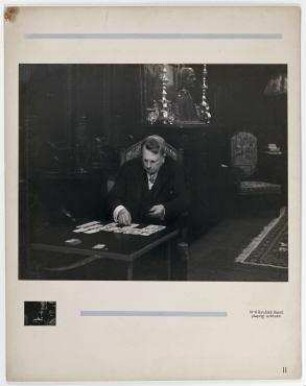 Der amerikanische Zeitungskönig William Randolph Hearst beim Patience legen in seinem kalifornischen Schloss "La Cuesta Encantada" bei San Simeon. William Randolph Hearst