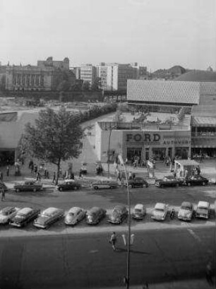 180° Panorama, Bild 1 von 5. Blick über den Joachimsthaler Platz den Kurfürstendamm entlang.. Berlin-Charlottenburg, Joachimsthaler Platz