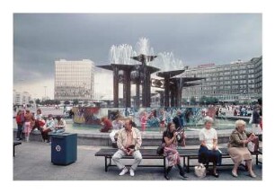 Alexanderplatz mit Haus des Lehrers und Brunnen der Völkerfreundschaft, Berlin-Mitte