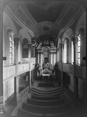 Burkhardswalde-Weesenstein (Müglitztal-Weesenstein). Schloß. Burgkapelle (1738-1741; J. G. Schmidt). Inneres zum Altar