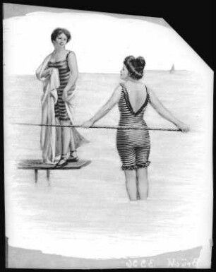 Frauen am Strand beim Bad