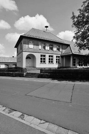 Ehem. Schule (Schule); Freiensteinau, Hauptstraße 21