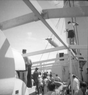 D-LZ 129 "Hindenburg" : Blick von Bord der "Monte Rosa" auf Luftschiff D-LZ 129 "Hindenburg" (letzte Atlantik-Reise der Hindenburg)