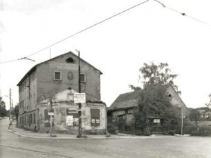 Dresden-Leutewitz, Gottfried-Keller-Straße 76/Ecke Steinbacher Straße. Ehemaliger Bauernhof (A. 19. Jh.), Wohnhaus und Nebengebäude