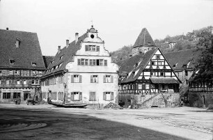 Maulbronn: Wirtschaftshof des Klosters mit Fachwerkhäusern und Turm