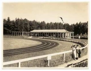 Gartenanlage Stadion Sachsenring, Bad Elster: Sportbahn und Gebäude