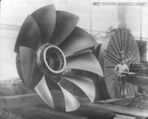 Flügelrad einer Diagonal-Propellerturbine, Fritz Neumeyer, München : Technikgeschichte | Maschinenbau | Kraftmaschinen | Wasserkraftmaschinen
